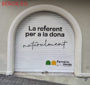 Rotulacion Persianas La Referent De La Dona Farmacia La Ronda 300x100000